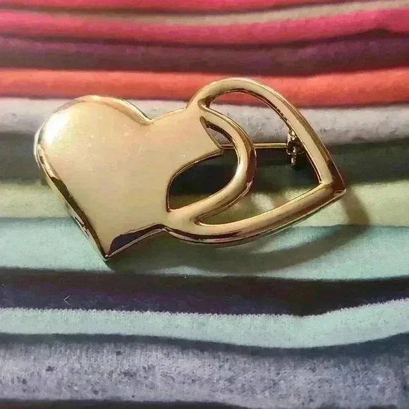 Vintage gold heart brooch pin gold tone pin - Picture 10 of 10